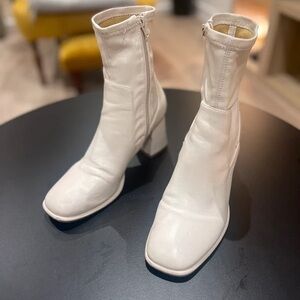 Elegant White Heeled Boots